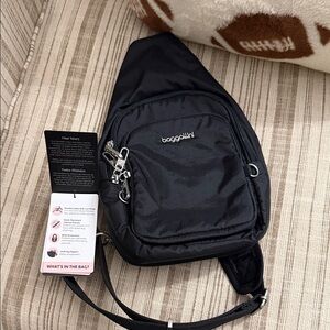 Baggallini Black Belt Bag NWT. Smoke and pet free home